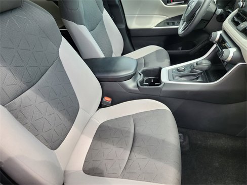 Used 2022 Toyota RAV4 XLE image 14