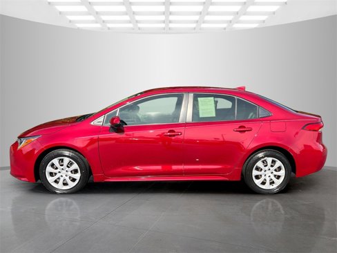 Used 2022 Toyota Corolla LE image 3