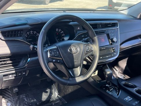 Used 2016 Toyota Avalon Limited image 19