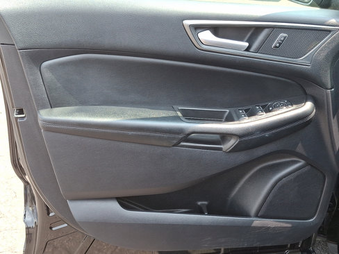 Used 2022 Ford Edge SE w/ Black Appearance Package image 13