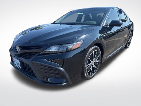 Used 2022 Toyota Camry SE image 3