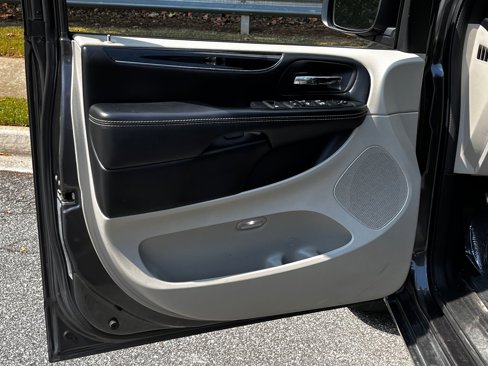 Used 2019 Dodge Grand Caravan SXT image 23