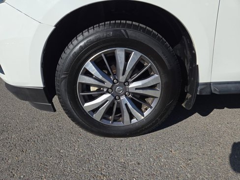 Used 2018 Nissan Pathfinder SV image 10
