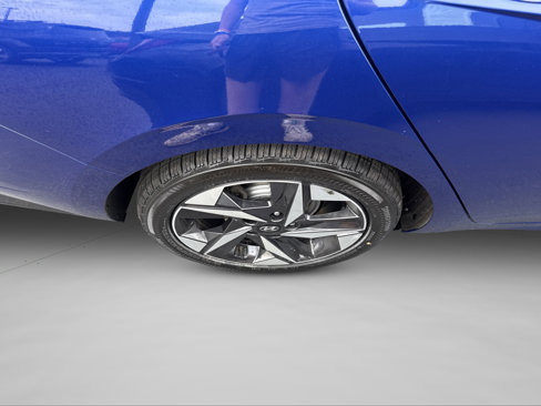 Used 2021 Hyundai Elantra Limited image 22