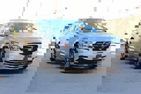 Used 2017 Buick LaCrosse Essence w/ Sights and Sounds Package image 2