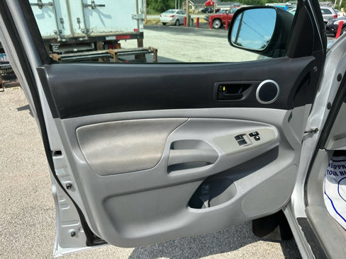 Used 2011 Toyota Tacoma 4x4 Access Cab image 10