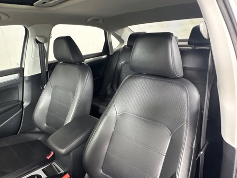 Used 2013 Volkswagen Passat 2.5 SE image 10