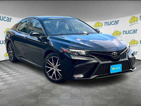 Used 2023 Toyota Camry SE image 1