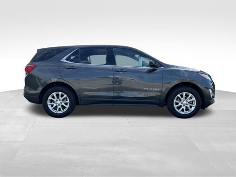 Used 2020 Chevrolet Equinox LT w/ Driver Convenience Package image 3
