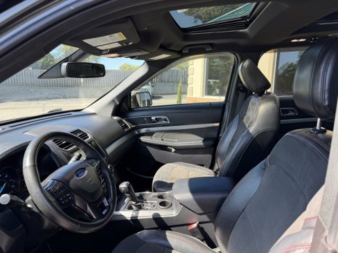 Used 2019 Ford Explorer XLT w/ Equipment Group 202A image 11