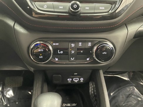 Used 2022 Chevrolet TrailBlazer RS w/ Technology Package image 5