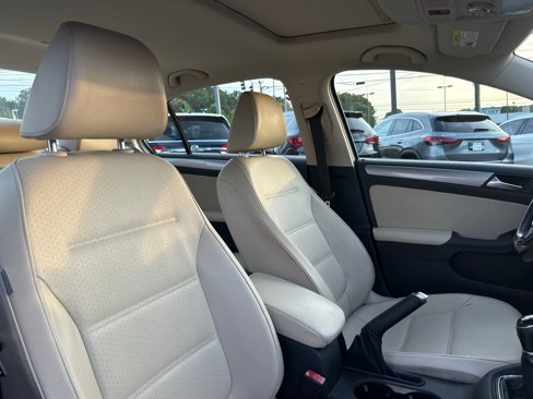 Used 2017 Volkswagen Jetta SE image 37