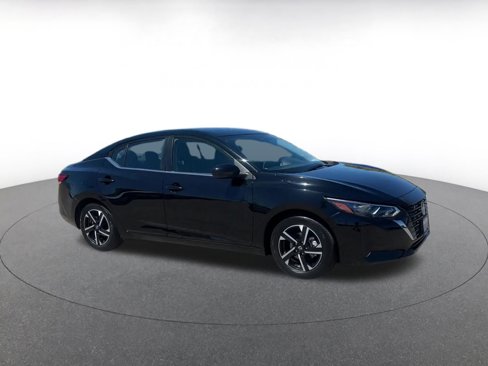 Used 2024 Nissan Sentra SV image 2