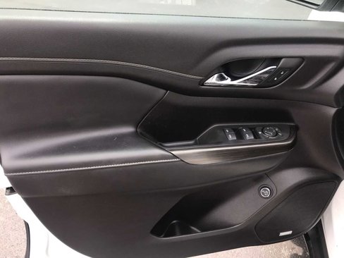 Used 2023 GMC Acadia SLT image 13