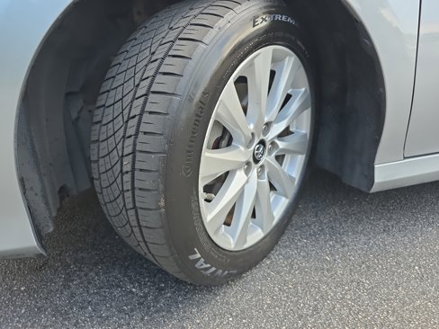 Used 2019 Toyota Camry LE image 32