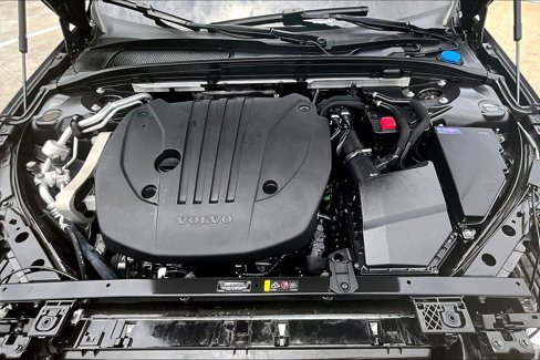 Certified 2025 Volvo S60 B5 Core image 12