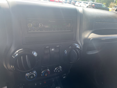 Used 2015 Jeep Wrangler Sahara w/ Connectivity Group image 13