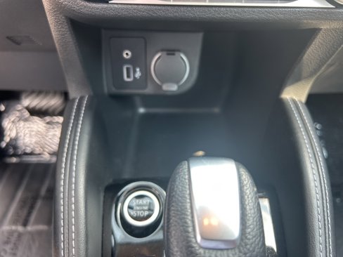 Used 2018 Nissan Kicks SR image 25