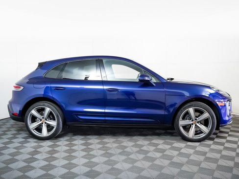 Certified 2024 Porsche Macan w/ Premium Plus Package image 9