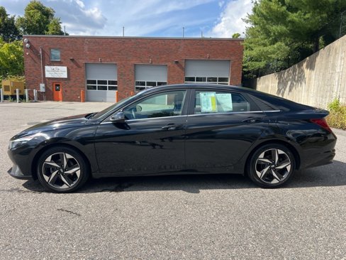 Used 2022 Hyundai Elantra Limited image 2