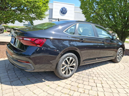 Certified 2022 Volkswagen Jetta S image 6