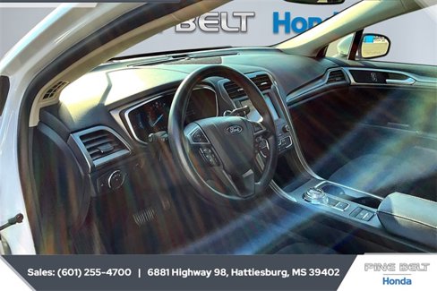 Used 2019 Ford Fusion SE image 12
