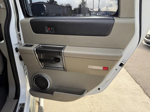 Used 2003 HUMMER H2 w/ Preferred Equipment Group image 17