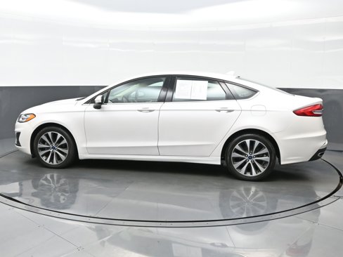 Used 2019 Ford Fusion SE image 3