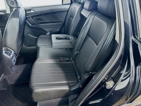 Used 2022 Volkswagen Tiguan SE w/ Panoramic Sunroof Package image 15