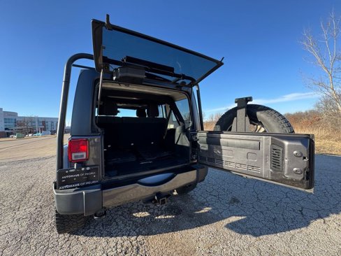 Used 2017 Jeep Wrangler Unlimited Sahara w/ Connectivity Group image 12
