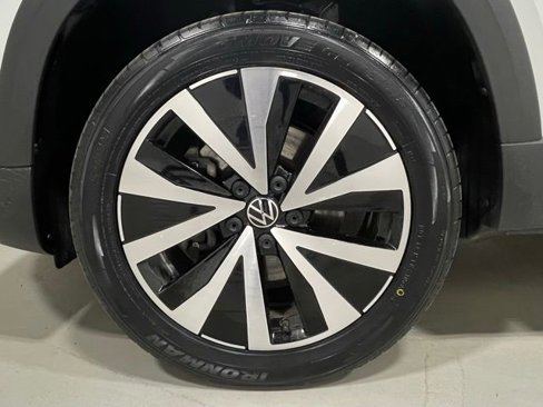 Certified 2022 Volkswagen Taos SE image 19