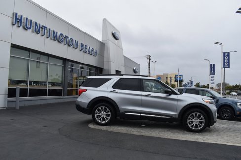Used 2022 Ford Explorer XLT w/ Equipment Group 202A image 3