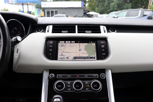 Used 2015 Land Rover Range Rover Sport HSE image 19