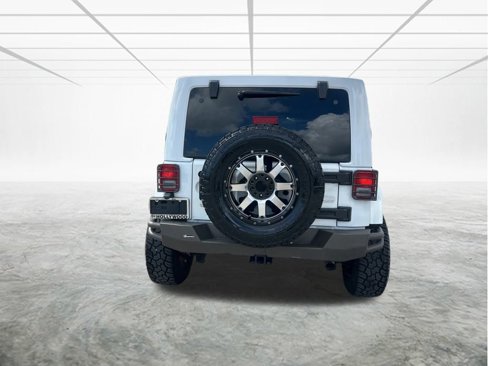 Used 2014 Jeep Wrangler Unlimited Sahara w/ Max Tow Package image 5