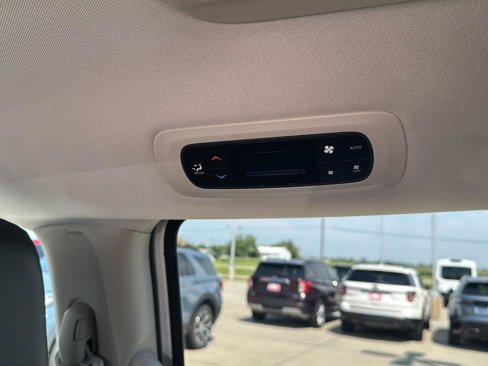 Used 2017 Chrysler Pacifica Touring-L image 20