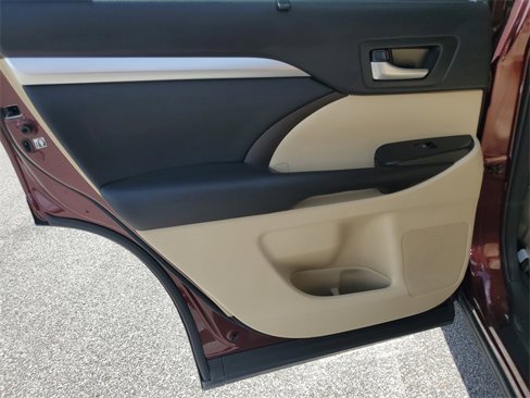 Used 2016 Toyota Highlander XLE image 35