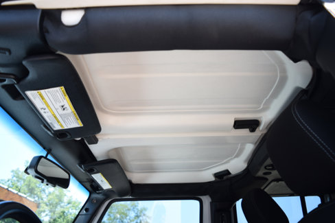 Used 2015 Jeep Wrangler Unlimited Sahara w/ Connectivity Group image 9