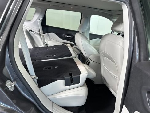 Used 2019 Jeep Cherokee Limited image 35