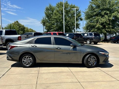 Used 2024 Hyundai Elantra SEL image 5