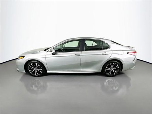 Certified 2020 Toyota Camry SE image 4