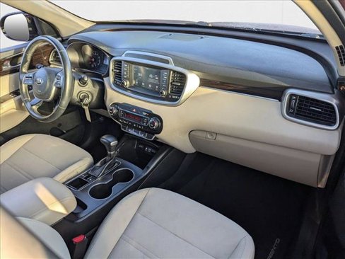 Used 2020 Kia Sorento LX w/ LX I4 Convenience Package image 19