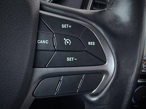 Used 2020 Jeep Grand Cherokee Altitude image 13