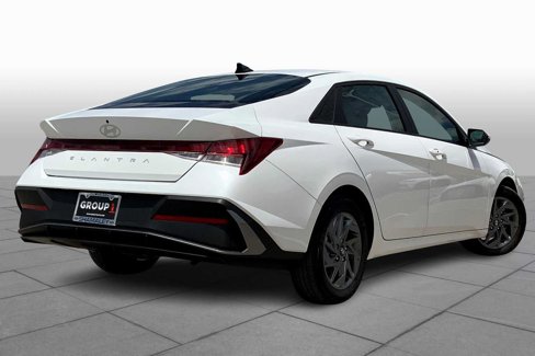 Used 2024 Hyundai Elantra SEL image 12