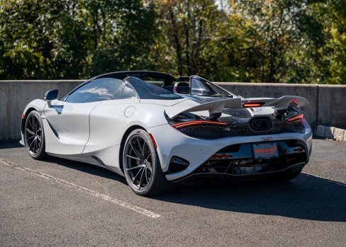 Used 2024 McLaren 750S Spider image 20