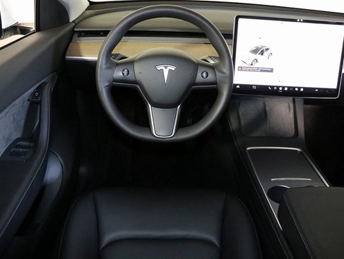 Used 2021 Tesla Model Y Long Range image 3