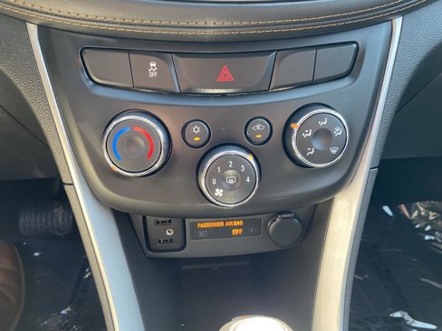Used 2022 Chevrolet Trax LT w/ LT Convenience Package image 20