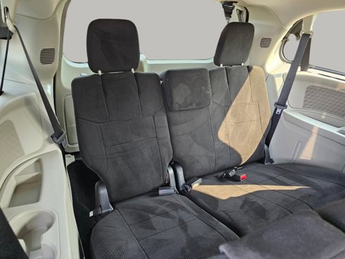 Used 2013 Chrysler Town & Country Touring image 25