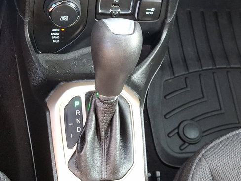 Used 2016 Jeep Renegade Latitude w/ Popular Equipment Group image 14