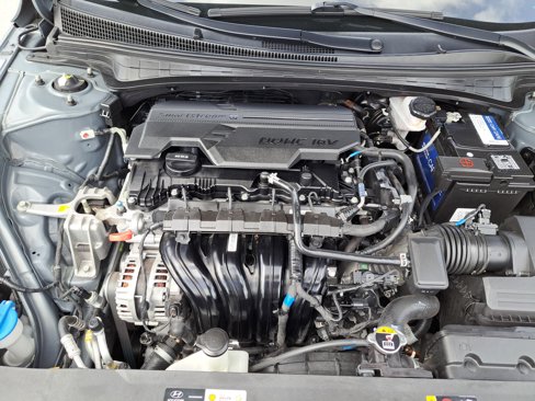 Used 2022 Hyundai Elantra Limited image 18