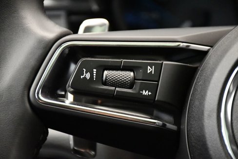 Certified 2025 Porsche Macan Turbo image 28